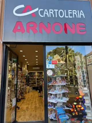 Vetrina della Cartoleria Arnone
